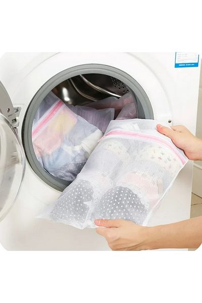Generic 3 mesh laundry bags, these bags are used to protect delicate clothes during washing in the washing machine