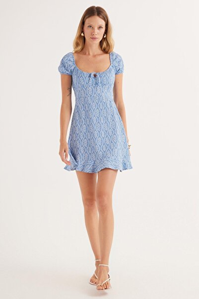 Tudors Γυναικείο φόρεμα με κοντό μανίκι με κορδόνι με φαρδύ γιακά με στάμπα