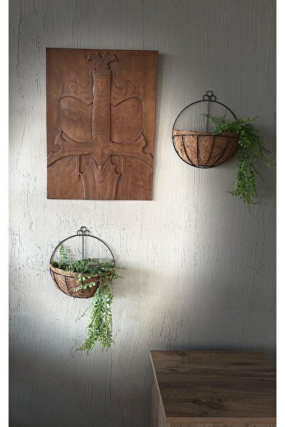 Store Gölgelerin Nöbetçisi – Ahşap Oyma Duvar Tablosu | Savaşçı Gözler ve Kılıç Motifli Dekor | Rustik