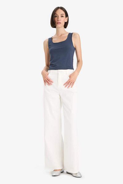 DeFacto New Season Slim Fit Slim Fit Basic Plain Square Neck Undershirt