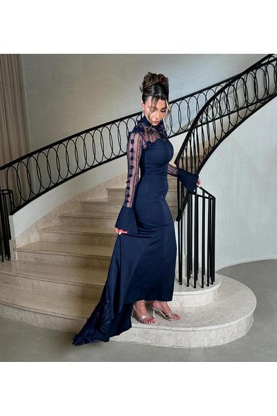 MEZON FASHION Evening dress with a train