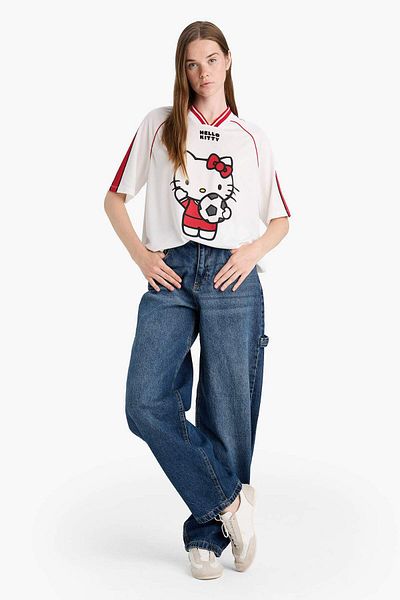 DeFacto Coool Hello Kitty Oversize Wide Fit V-Neck Printed Short Sleeve T-Shirt F9182Ax25Au