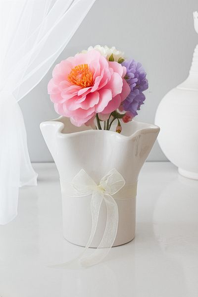 LALEZEN HOME Ceramic Ruffle Model Vase
