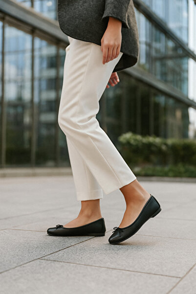 Arzillo حذاء راقصة الباليه للسيدات من الجلد الطبيعي باللون الأسود من Velina