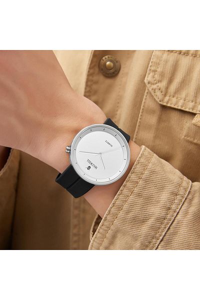 Re A watch with an elegant and distinctive design