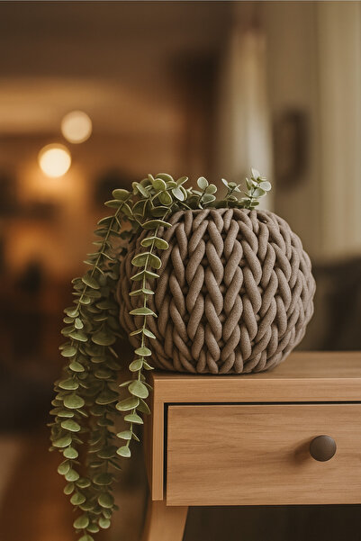 Luthien Decorative Design Knitted Vase