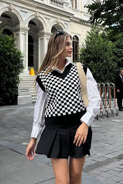 Bestway ve Diğeri Kare desenli v yaka süveter