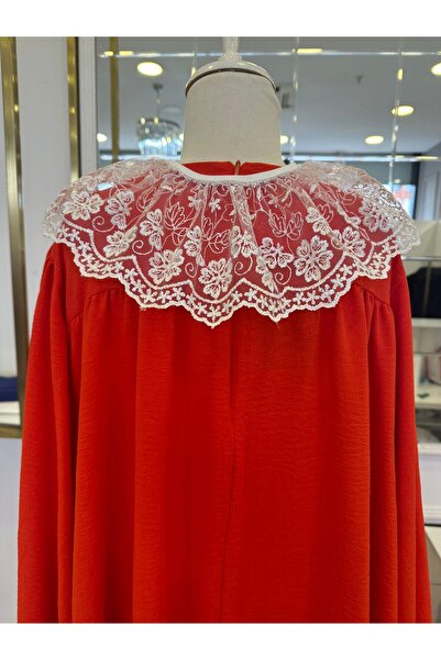 PL White collar with gold buttons