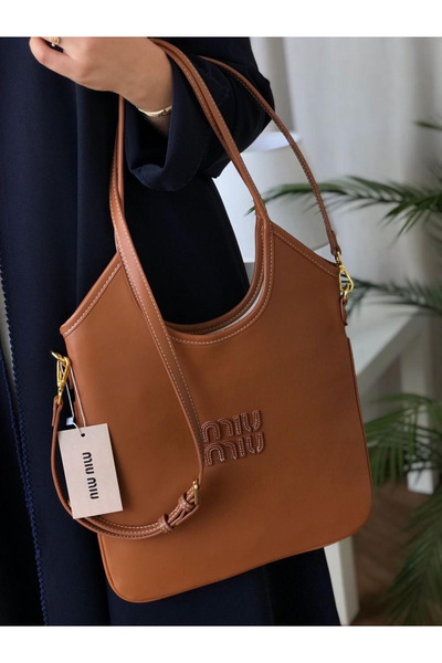 Generic High quality shoulder bag with accessories