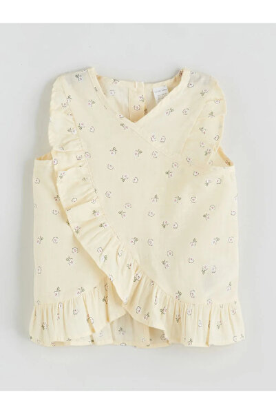 LC Waikiki بلوزة وشورت LCW Baby Sari برقبة دائرية مزهرة للفتيات الصغيرات مكونة من قطعتين