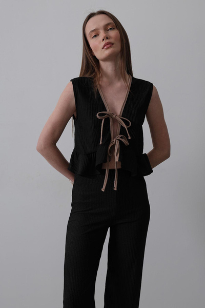 VAGGON Women's Black V-Neck Lace-Up Flounce Knitted Blouse and Pants Set Vs00520