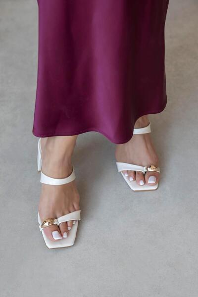 STRASWANS Capri Women's Flip Flops Wrinkled Leather Sandals Cream