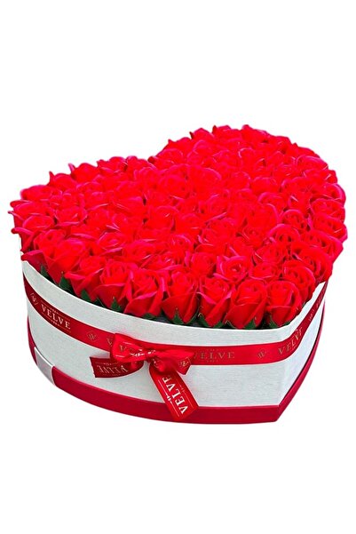 velve Aranjament floral, cutie alba in forma de inima cu 85 de trandafiri de ...