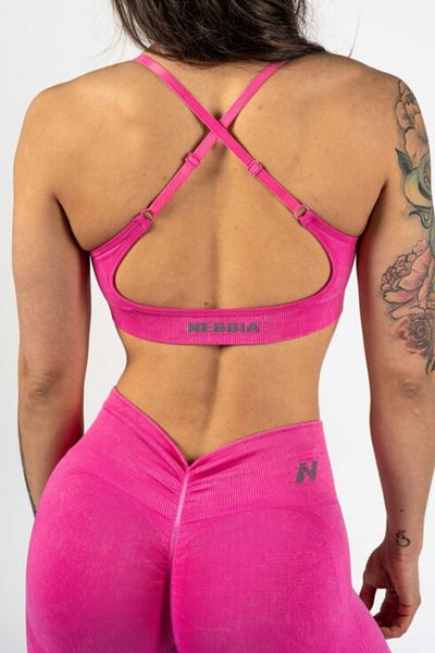 Nebbia TOTALLY SEAMLESS 305 medium support pink sports bra
