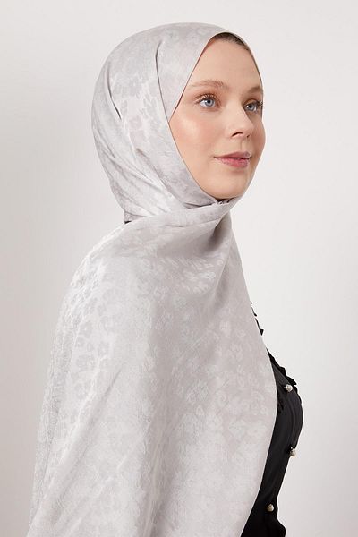 Levidor Silver Leopard Pattern Italian Jacquard Shawl