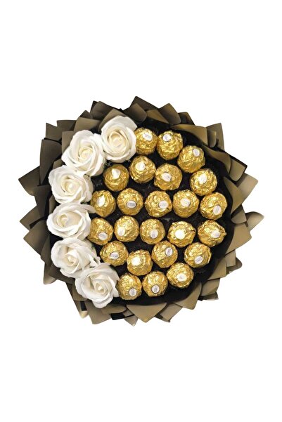 HAYATI Buchet elegant cu 7 trandafiri albi si ferrero