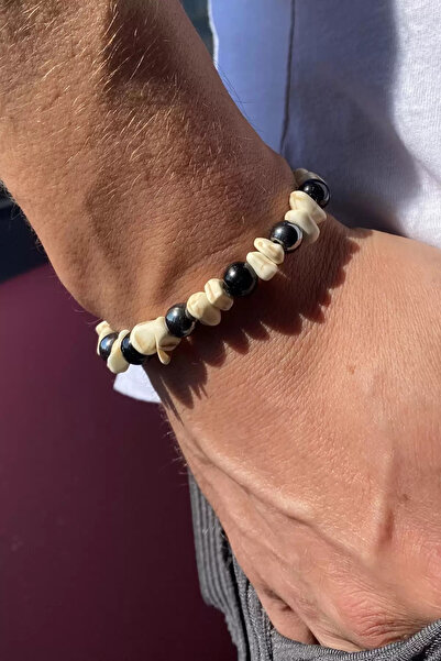Mutenaura سوار رجالي أنيق مع تفاصيل خرزية