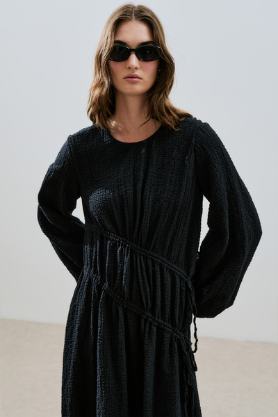 Manuka ROCHIE TEXTURĂ CU LEGARE STRUNG NEGRU