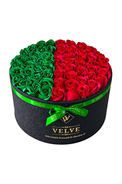 velve Aranjament floral Country, in cutie rotunda cu 55 trandafiri din sapun,...