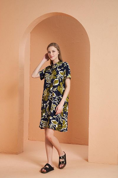 PJS Rochie de damă din viscoză, cu model floral, cu guler cu nasturi, cu mânecă scurtă