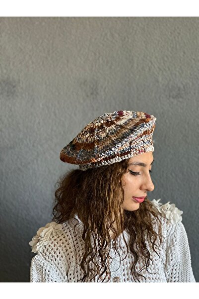 Gönülden Tasarım Hand Knitted French Painter Women's Beanie