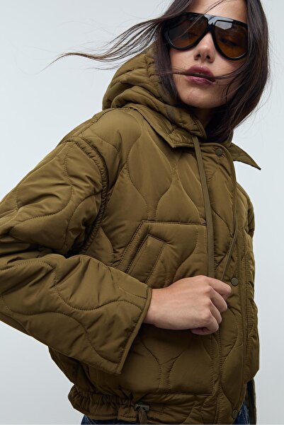 Stradivarius Kapüşonlu şişme mont