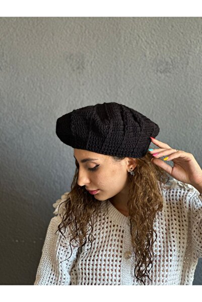 Gönülden Tasarım Hand Knitted French Painter Women's Beanie