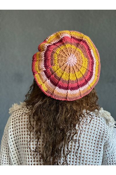 Gönülden Tasarım Hand Knitted French Painter Women's Beanie