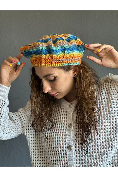 Gönülden Tasarım Hand Knitted French Painter Women's Beanie