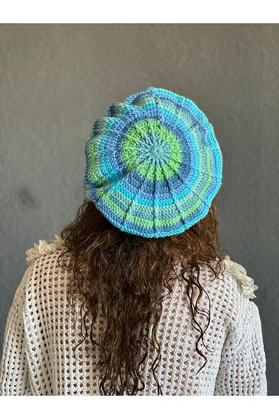 Gönülden Tasarım Hand Knitted French Painter Women's Beanie
