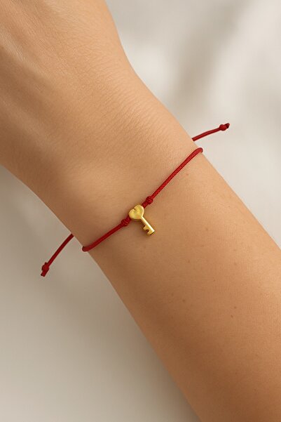 Femenino Anahtar Figürlü Kırmızı İp Şans Bilekliği