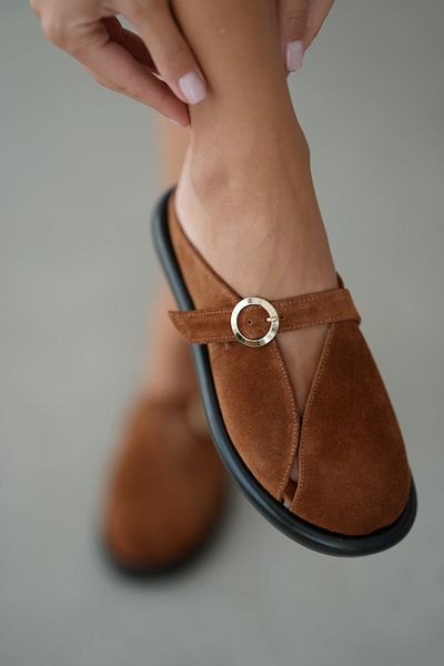 selinshoes Berby Asymmetric Cut Buckle Detailed Genuine Leather Women's Slippers - Taba Suede