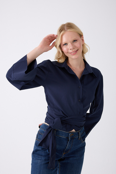 Fumel Жіноча іспанська сорочка з зав'язками на рукавах і поясом на талії, темно-синя