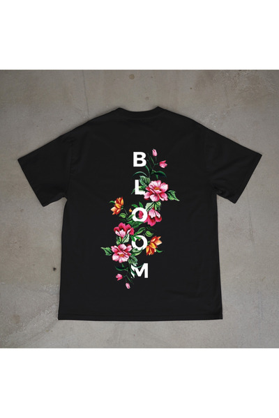 urbvn تي شيرت أسود كبير الحجم مطبوع بتصميم Bloom Design