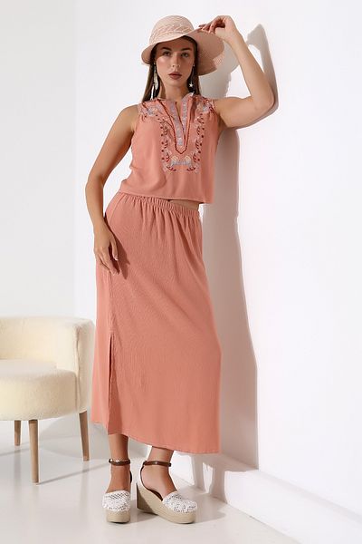 Dreamlike Ethnic Embroidered Bohemian 100% Viscose Side Slit Suit