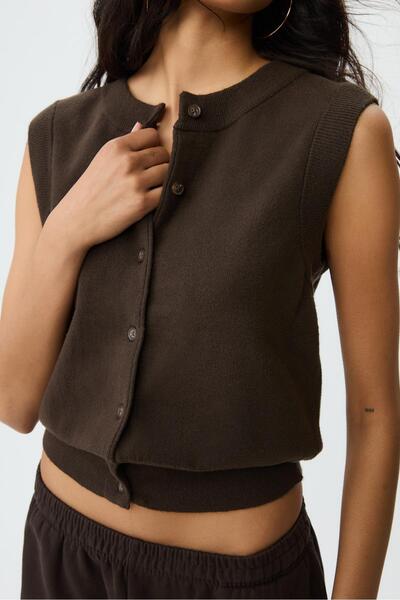 Stradivarius Buttoned knit vest