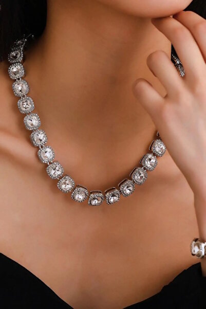 CAŞ DEKORASYON قلادة بتصميم حجر فضي اللون