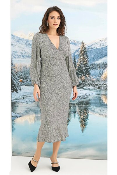 NightLove فستان موناميز من الساتان بأكمام طويلة 23133