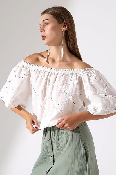 Dreamlike Bohemian Style Madonna Collar Embroidery Blouse – Flounce Sleeves Floral Pattern Laced Fabric