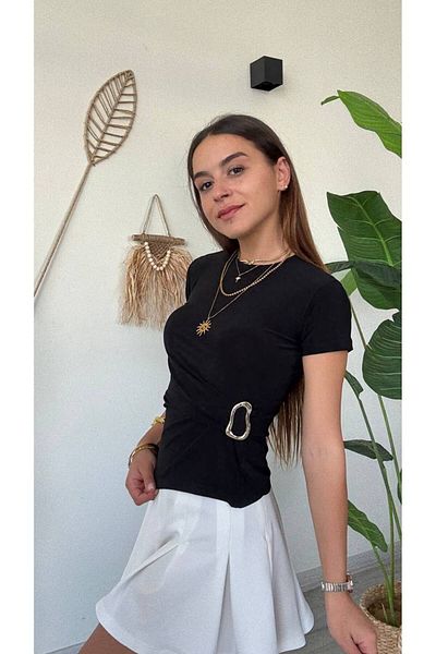 Butik Beyza Blouse with Side Accessory Detail