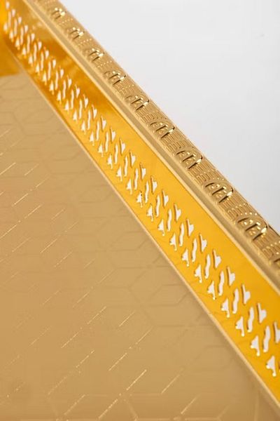 Bin Shihon Luxurious rectangular serving tray with decorative edges made of stainless steel