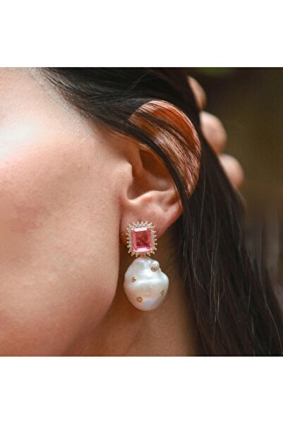 ByNeval Doğal Barok İnci Sallantılı Küpe – Organik Zarafetin Modern Yorumu