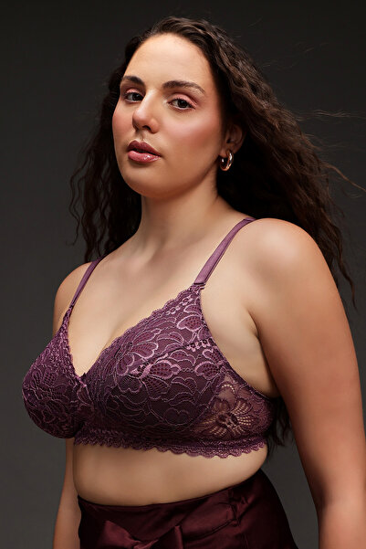 Clovia Padded Non-Wired Full Coverage Multiway Bra in Wine Colour - Lace