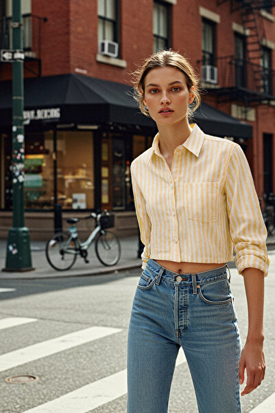 Trendyol Collection Gelb gestreiftes Crop Regular Boxy Mold Woven Shirt TWOSS...