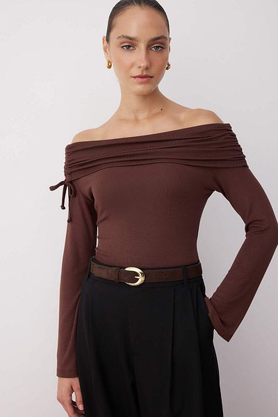 Trendyol Collection Dark Brown Carmen Collar Gather/Drape Detail Fitted/Body Fitting Knitted Blouse Twoaw26Bz00029
