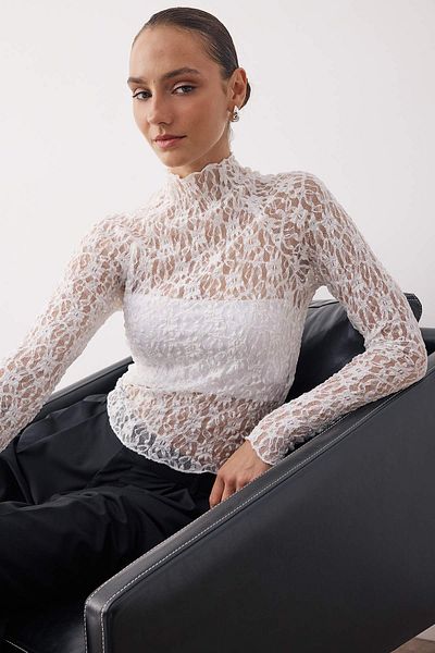 Trendyol Collection Ecru Fitted/Slim Fit Raglan Sleeve Lace Long Sleeve Stretch Knitted Blouse Twoaw26Bz00048