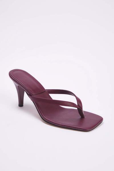 TRENDYOL SHOES Γυναικείες παντόφλες με λεπτό τακούνι μπορντό τετράγωνο δάχτυλο TAKSS25TO00096