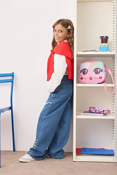 TRENDYOLKIDS بنطلون جينز مرن من القطن بنسبة 100% بنمط نجمة واسعة الساق للفتيات باللون الأزرق TKDAW25PL00001