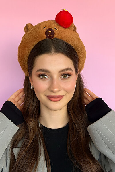 TAKIŞTIR Coroană de pluș cu figurină de urs maro și detalii de roșii