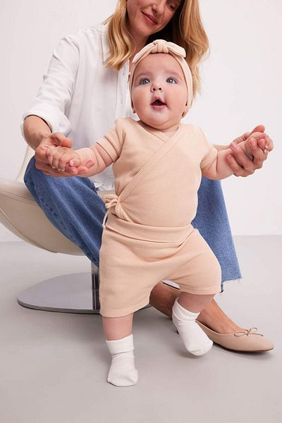 DeFacto Baby Girl 3 Piece Set Waffle Snap Fastener Short Sleeve Body Shorts Hair Band C4403A524Sm